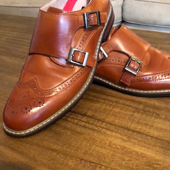 Other - 💥HP💥 brown wingtip dress shoe Prince Bruno Marc